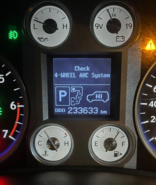 للبيع لكزس LX570 موديل 2010 محوله من الخارج 2014