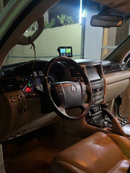 للبيع لكزس LX570 موديل 2010 محوله من الخارج 2014