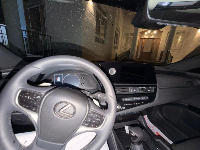 للبيع لكزس ES350 موديل 2025 فل اوبشن وارد امريكا