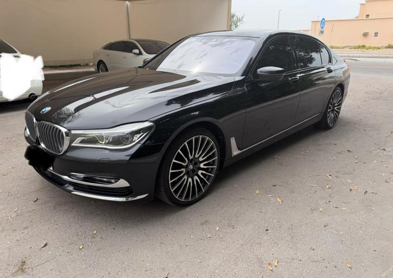 للبيع بي ام دبليو 750LI موديل 2016 فل اوبشن خليجي تحت الضمان