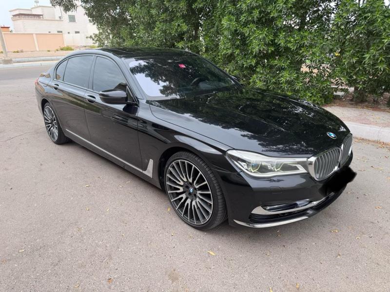 للبيع بي ام دبليو 750LI موديل 2016 فل اوبشن خليجي تحت الضمان