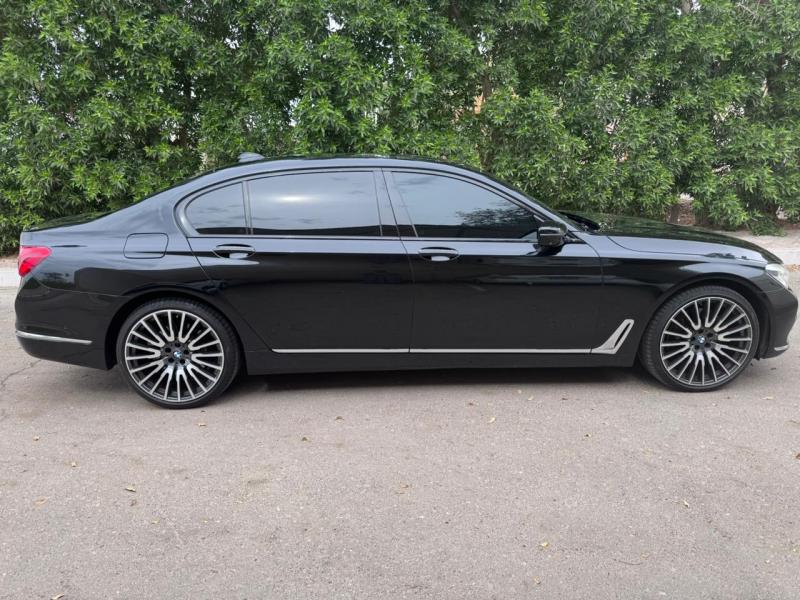 للبيع بي ام دبليو 750LI موديل 2016 فل اوبشن خليجي تحت الضمان