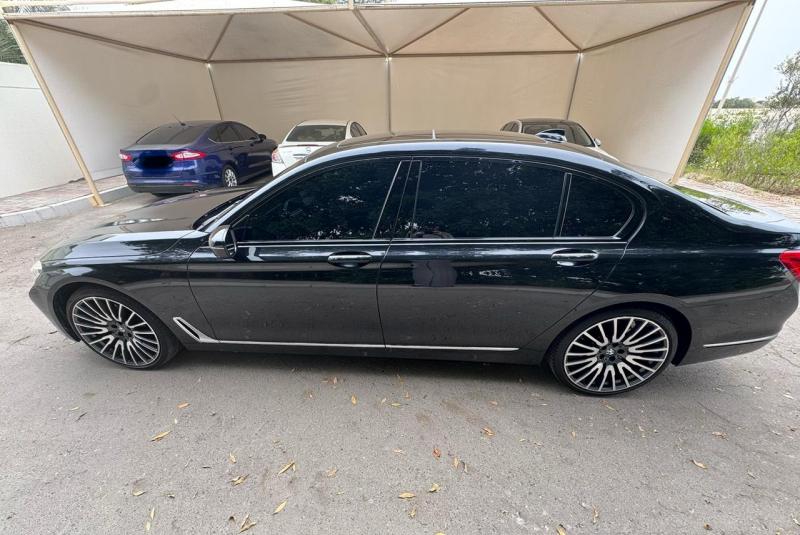 للبيع بي ام دبليو 750LI موديل 2016 فل اوبشن خليجي تحت الضمان