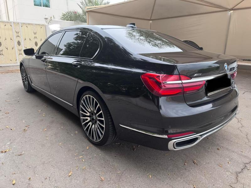 للبيع بي ام دبليو 750LI موديل 2016 فل اوبشن خليجي تحت الضمان