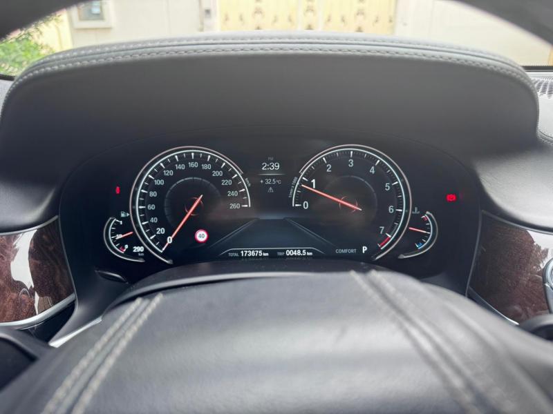 للبيع بي ام دبليو 750LI موديل 2016 فل اوبشن خليجي تحت الضمان