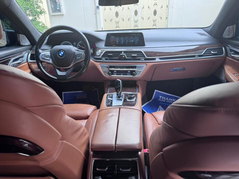 للبيع بي ام دبليو 750LI موديل 2016 فل اوبشن خليجي تحت الضمان