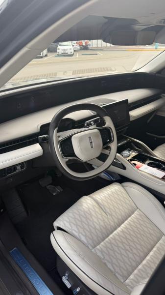 للبيع لينكلن نوتيلس موديل 2024 بريزيدانشال (فل اوبشن) خليجي تحت الضمان 