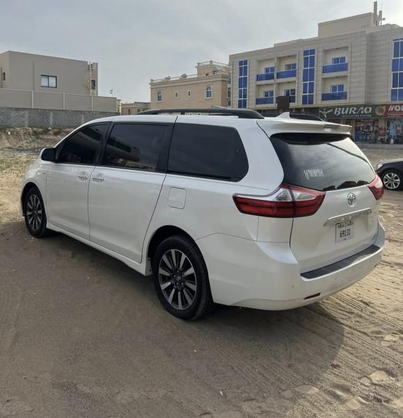 للبيع تويوتا سيينا موديل 2018 فل أوبشن وارد امريكا