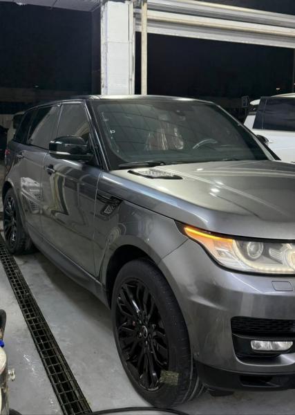 للبيع رنج روفر سبورت سوبر جارج V8 موديل 2014 خليجي