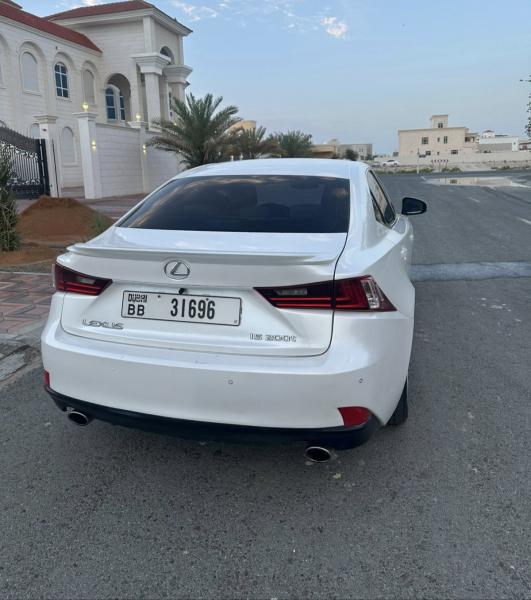 للبيع لكزس is200 t موديل 2016 فل اوبشن خليجي