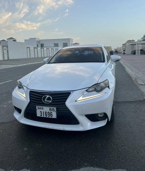 للبيع لكزس is200 t موديل 2016 فل اوبشن خليجي