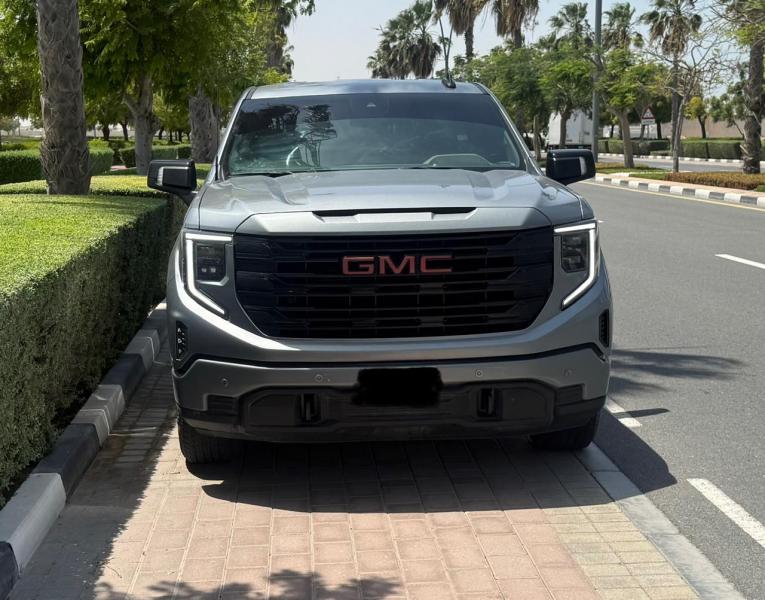 للبيع جي ام سي سييرا SLE موديل 2024 خليجي باب واحد