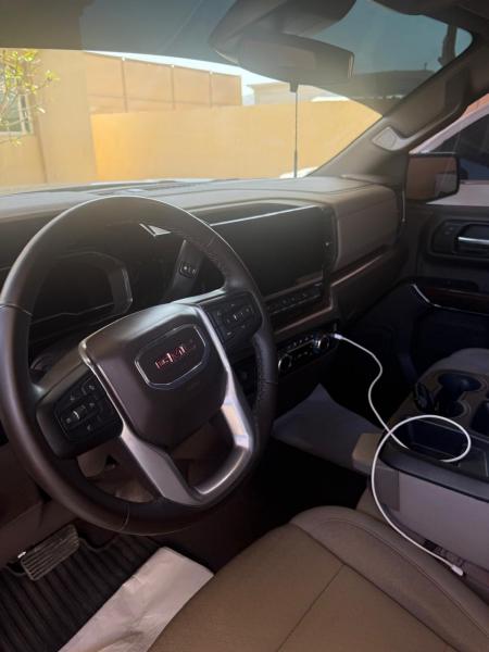 للبيع جي ام سي سييرا SLE موديل 2024 خليجي باب واحد