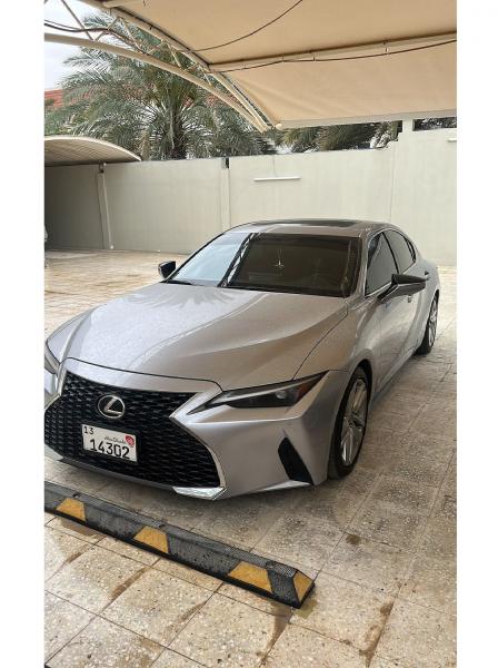 للبيع لكزس IS 300 موديل 2023 خليجي تشيكات الوكاله 