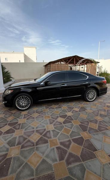 للبيع لكزس LS 460 موديل 2011 وارد اليابان 