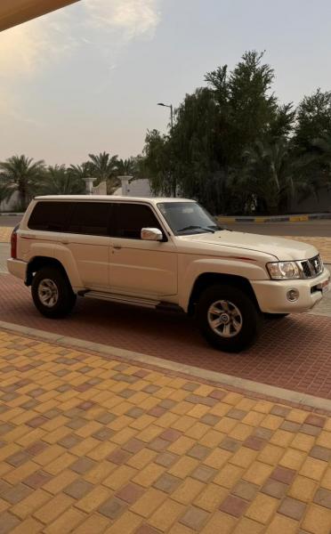 للبيع نيسان فتك موديل 2017 فل اوبشن قير عادي 