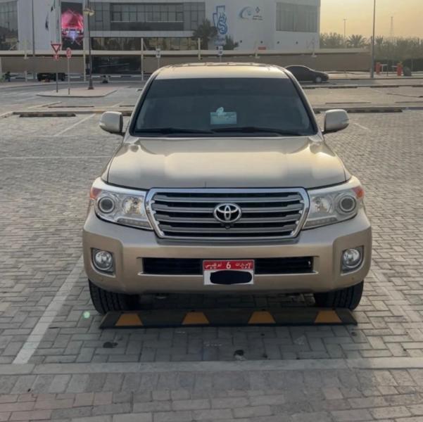 للبيع توياتا لاندكروزر 5.7 8v موديل 2012 فل كامل 1/1 اول مالك