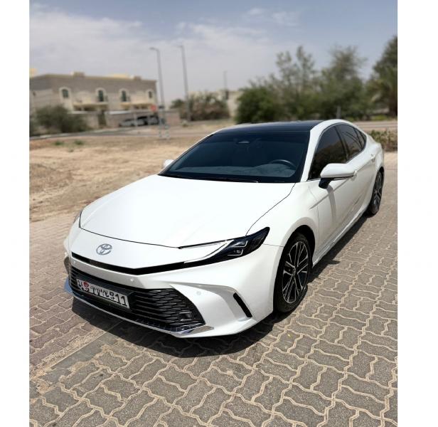 للبيع توياتا كامري GLE موديل 2025 فل اوبشن خليجي تحت الضمان 