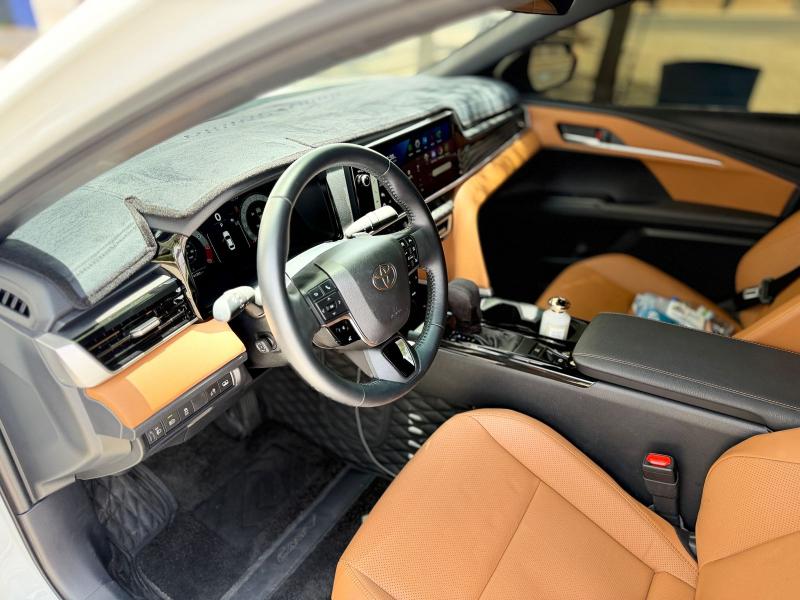 للبيع توياتا كامري GLE موديل 2025 فل اوبشن خليجي تحت الضمان 