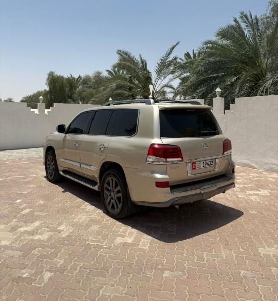 للبيع لكزس استيشن LX570 موديل 2014 فل اوبشن خليجي وكاله 
