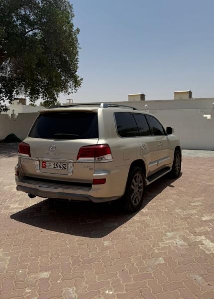 للبيع لكزس استيشن LX570 موديل 2014 فل اوبشن خليجي وكاله 