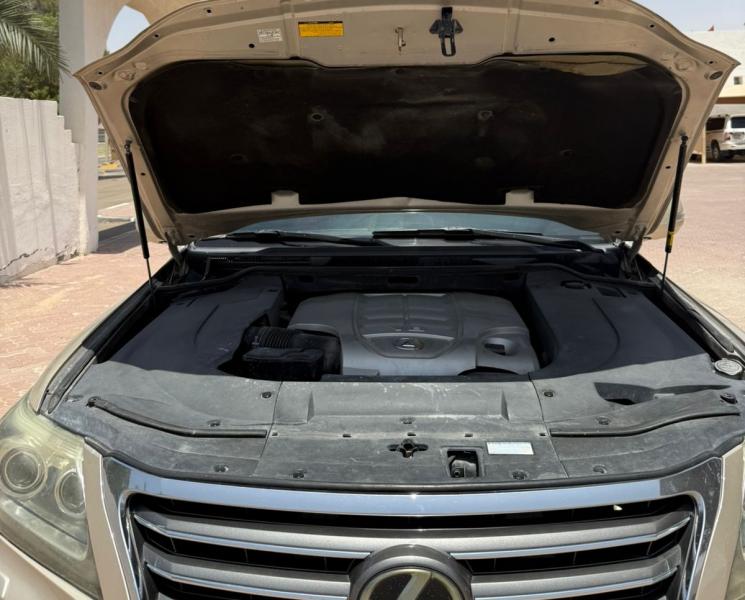 للبيع لكزس استيشن LX570 موديل 2014 فل اوبشن خليجي وكاله 