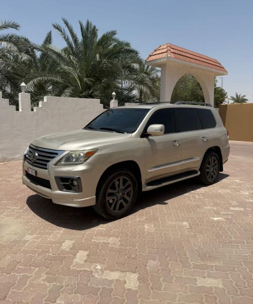 للبيع لكزس استيشن LX570 موديل 2014 فل اوبشن خليجي وكاله 