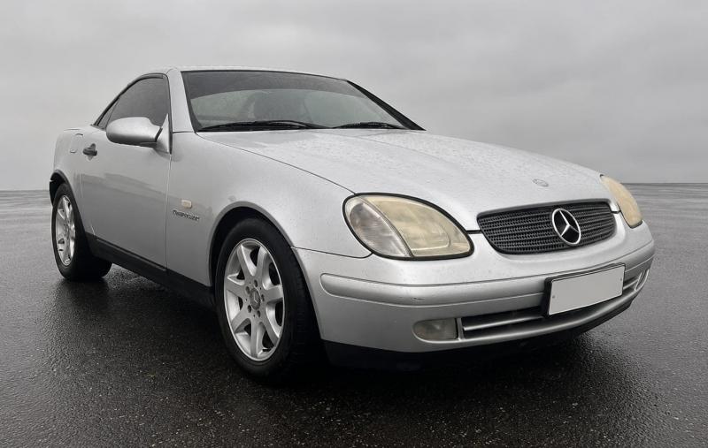 للبيع مرسيدس بنز CLK 230 موديل 1998وارد اليابان لون فضي kompressor 