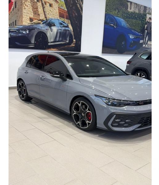 للبيع فولكس واجن جولف GTI موديل 2026 فل اوبشن خليجي تحت الضمان 