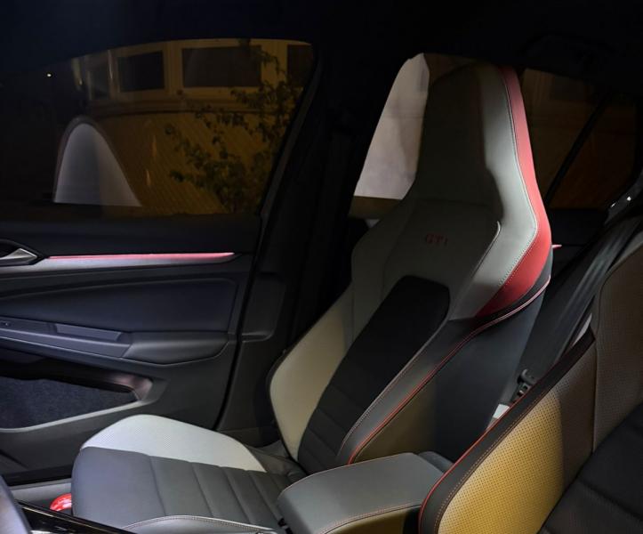 للبيع فولكس واجن جولف GTI موديل 2026 فل اوبشن خليجي تحت الضمان 