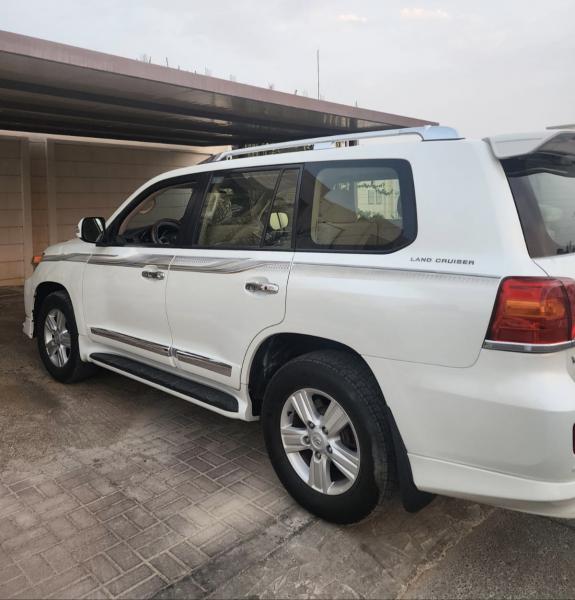 للبيع تويوتا لاندكروزر VX.R V8 موديل 2015