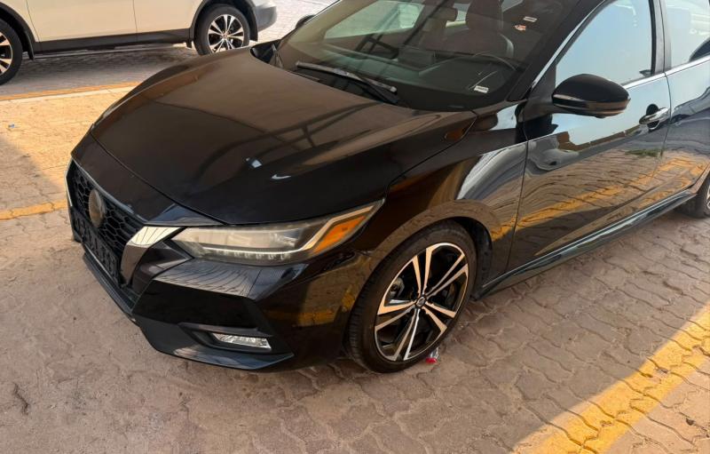 للبيع نيسان سنترا SR موديل 2023  فل اوبشن وارد أمريكا أوراق جمارك 
