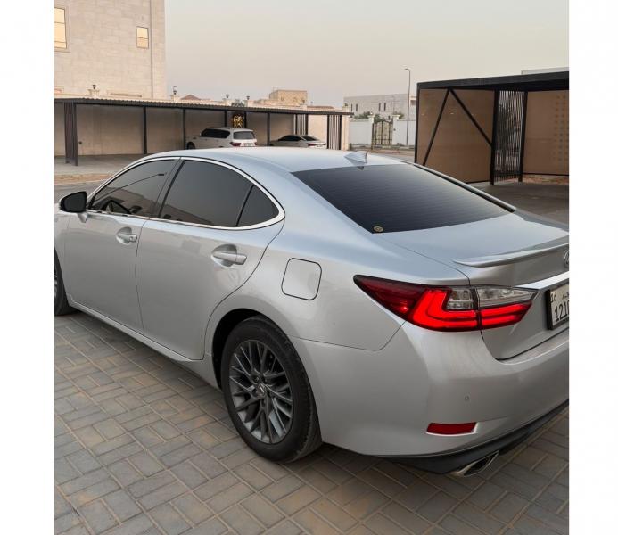 للبيع لكزس ES350 موديل 2018 فل اوبشن خليجي