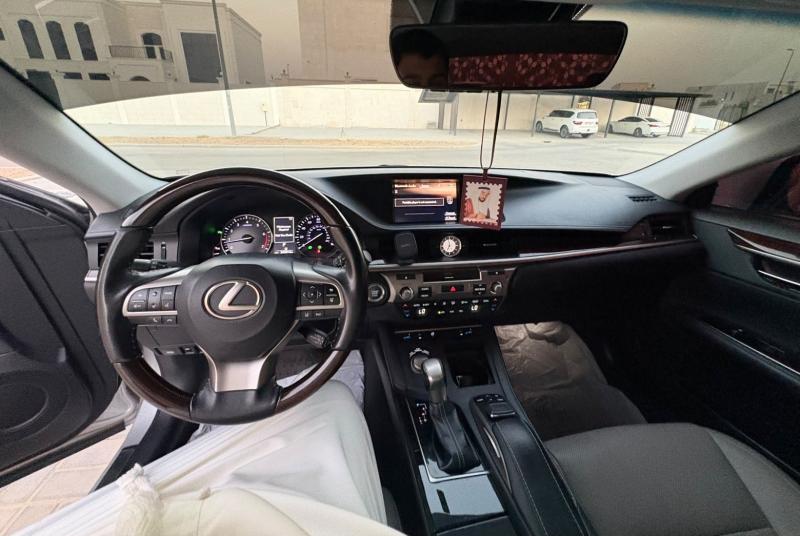 للبيع لكزس ES350 موديل 2018 فل اوبشن خليجي