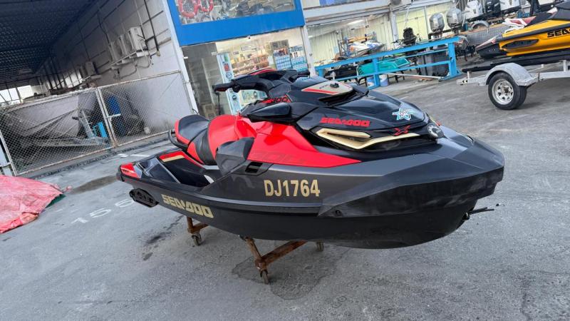 للبيع جيت سكي Seadoo rxt 300 موديل 2019 عليها قزوز ريفا فقط ومسرفسه وجاهزه