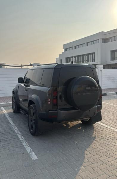 للبيع لاند روفر ديفندر 90 p400 V6 موديل 2021 خليجي تجيكيات الوكالة 