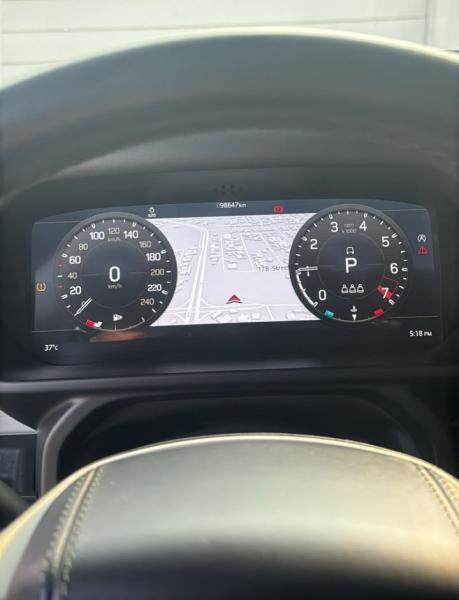 للبيع لاند روفر ديفندر 90 p400 V6 موديل 2021 خليجي تجيكيات الوكالة 