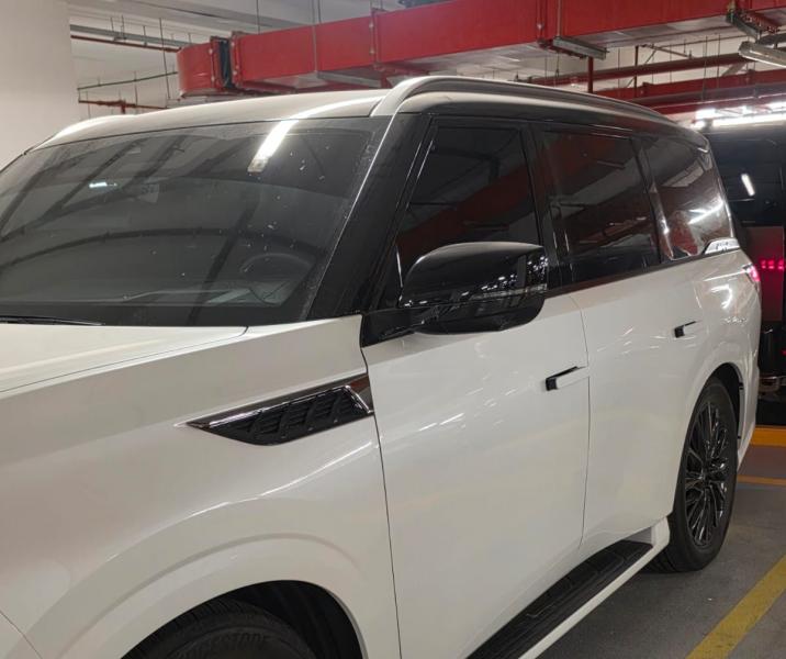 للبيع انفينيتي QX80 اوتغرافيك موديل 2026 فل اوبشن خليجي تحت ضمان الرستماني 