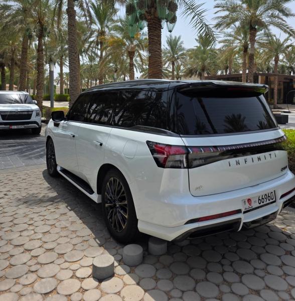 للبيع انفينيتي QX80 اوتغرافيك موديل 2026 فل اوبشن خليجي تحت ضمان الرستماني 