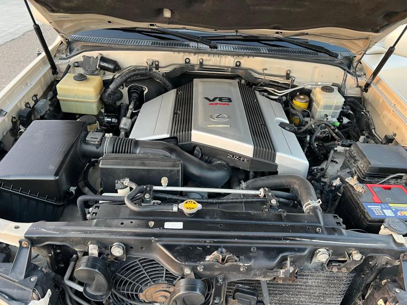 للبيع لكزس استيشن LX470 موديل 2004 وارد امريكا 