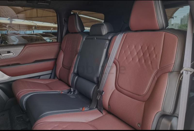 للبيع انفينيتي QX80 اوتغرافيك موديل 2026 فل اوبشن خليجي تحت ضمان الرستماني 