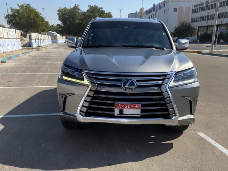 للبيع لكزس LX570 موديل 2017 فل أوبشن خليجي موتر وكالة