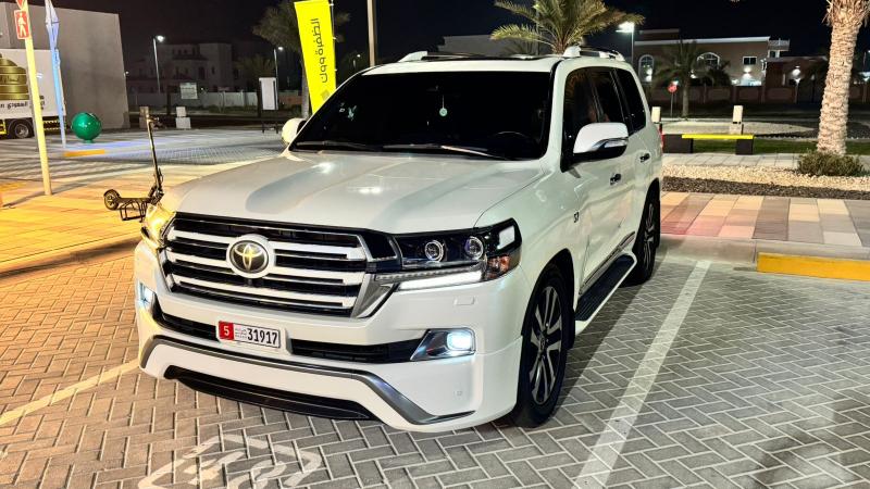 للبيع تويوتا لاندكروزر vx.s 5.7 وايت اديشين موديل 2018 مواصفات لكزس