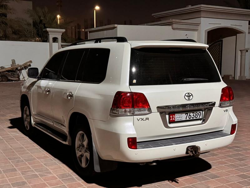 للبيع استيشن لاند كروزر V8 VX.R 4.7 موديل 2010 وارد البهوان 