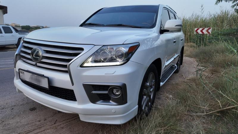 للبيع لكزس LX570 موديل 2012 خليجي 