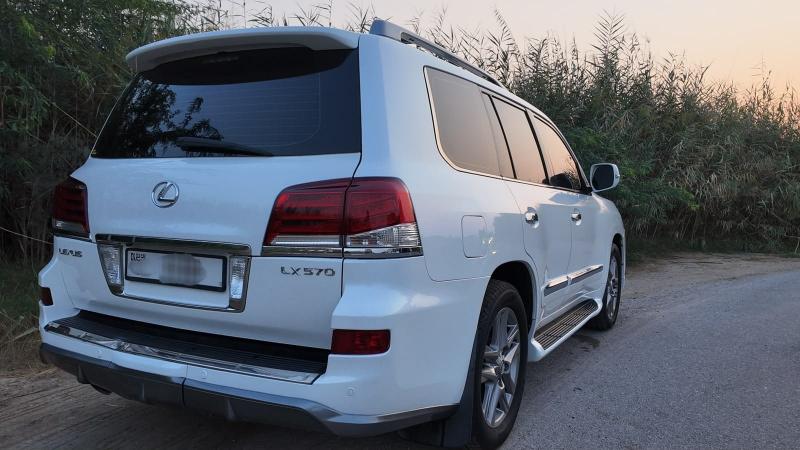 للبيع لكزس LX570 موديل 2012 خليجي 