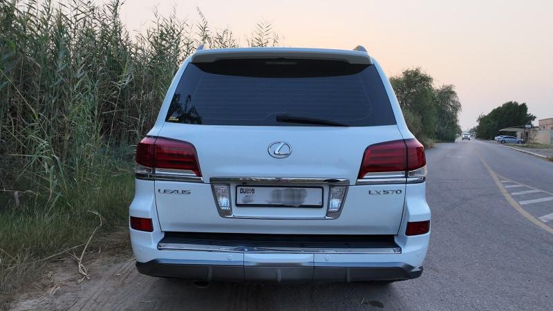 للبيع لكزس LX570 موديل 2012 خليجي 