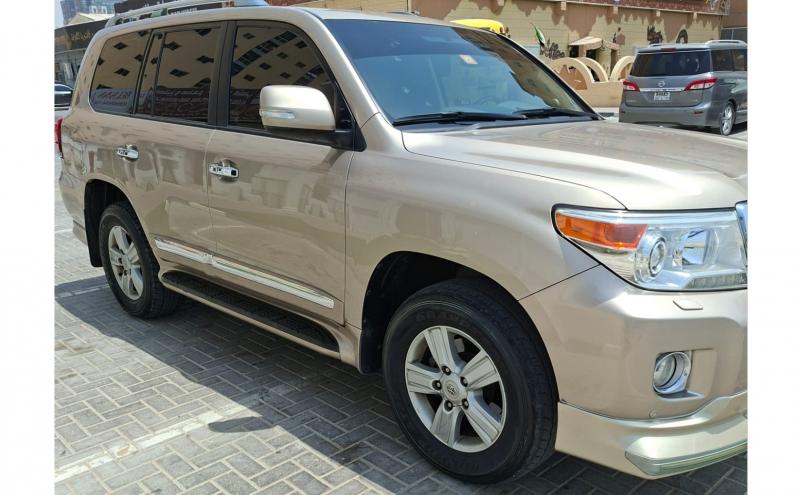 للبيع توياتا لاندكروزر GXR V8 موديل 2014 فل أوبشن اول مالك من الوكاله
