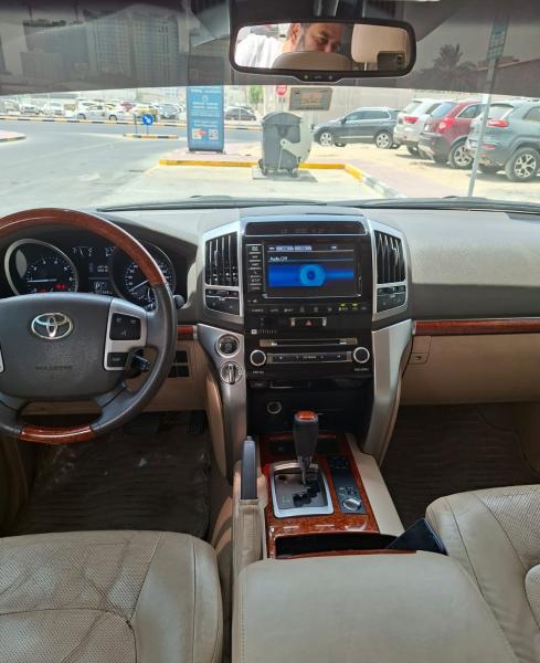 للبيع توياتا لاندكروزر GXR V8 موديل 2014 فل أوبشن اول مالك من الوكاله