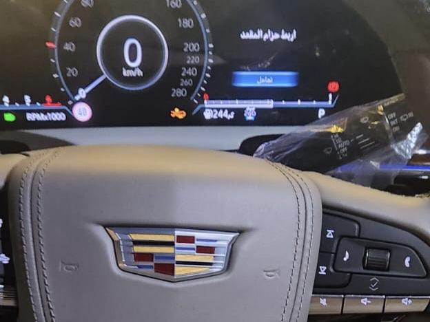 للبيع كاديلاك اسكاليد بريميوم لاكجري بلاتينيوم موديل 2024 فل أوبشن خليجي تحت الضمان 